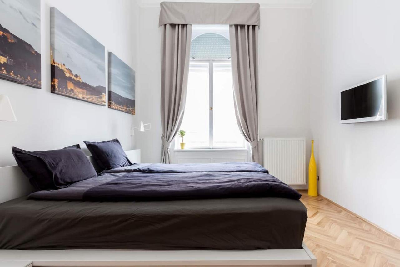 Bpr Sophisticated Astoria Suite With Balcony Budapeste Exterior foto